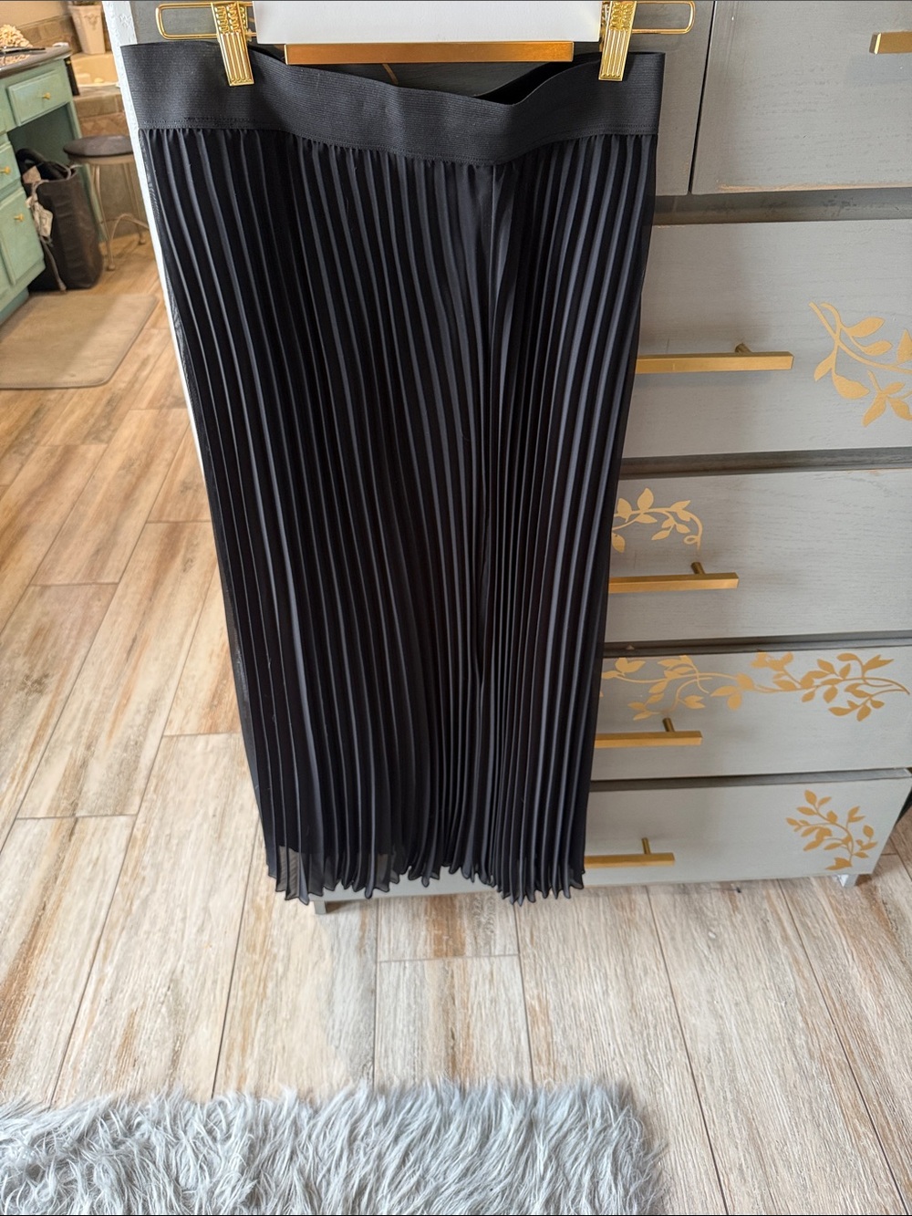 Lavish Black Pleated Midi Skirt with Elastic Waistband